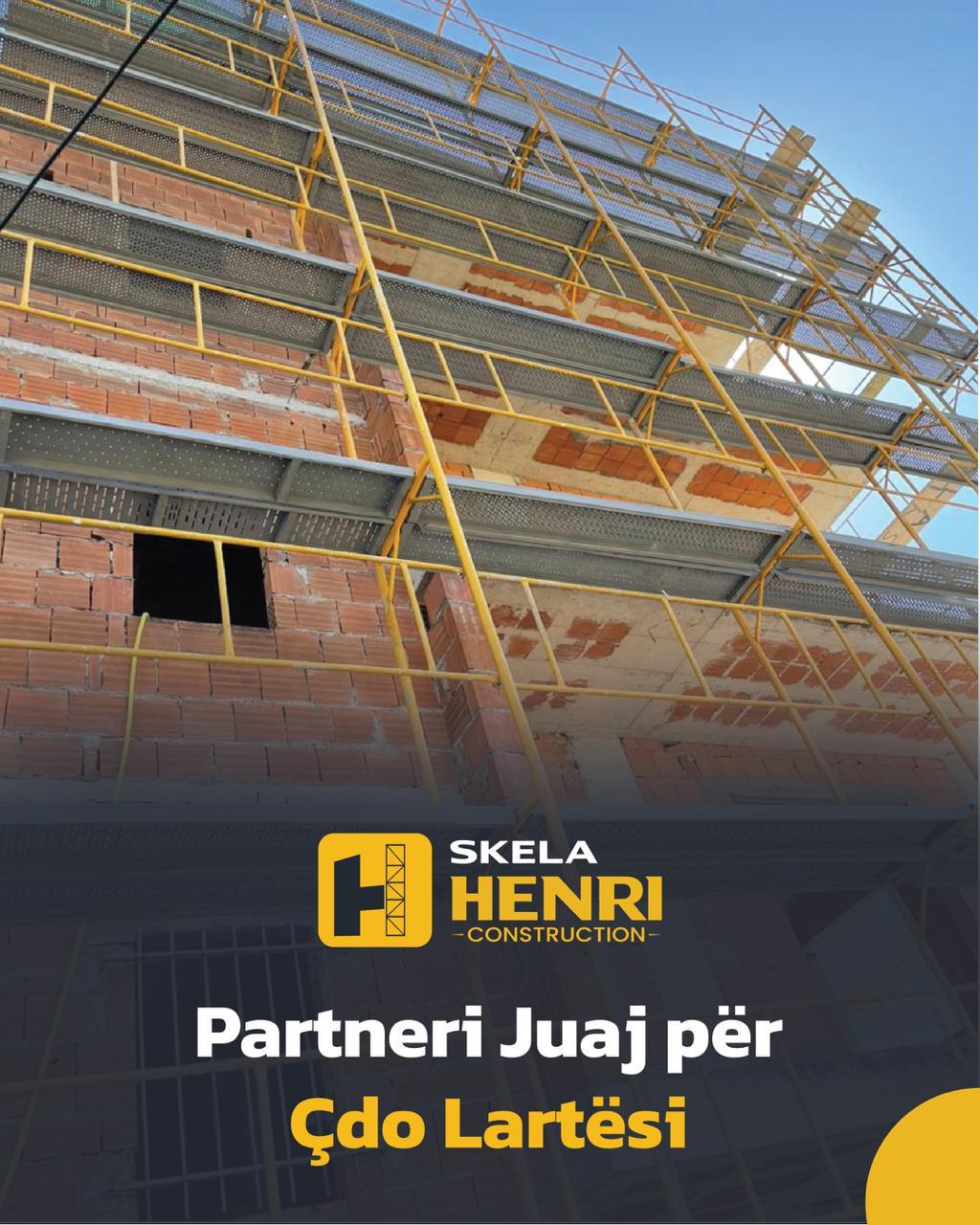 Skela në fasadë banimi